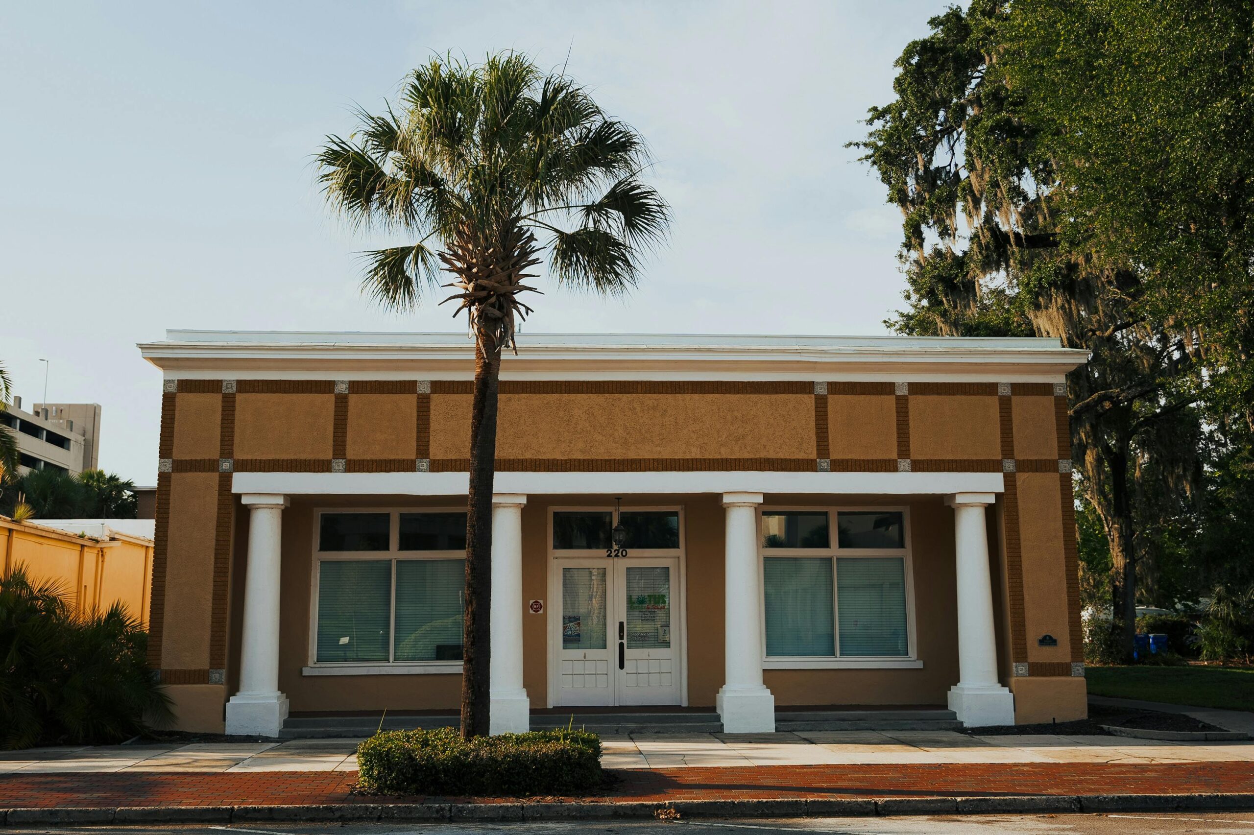 One-storey building with columns and palm tree in Tavares, FL.